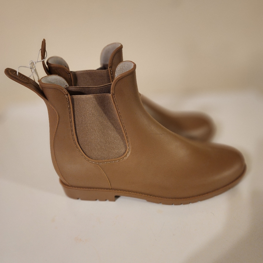 Women's Old Navy Short Rain Boots in Taupe Size 10